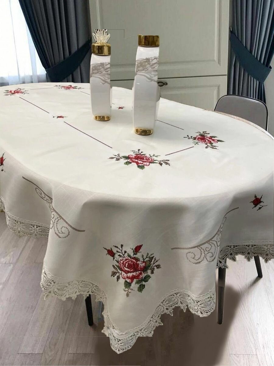 фото Скатерть с вышивкой 150х220