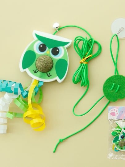 Игрушка для кошек с эластичной проволокой и мячиками из кошачьей мяты