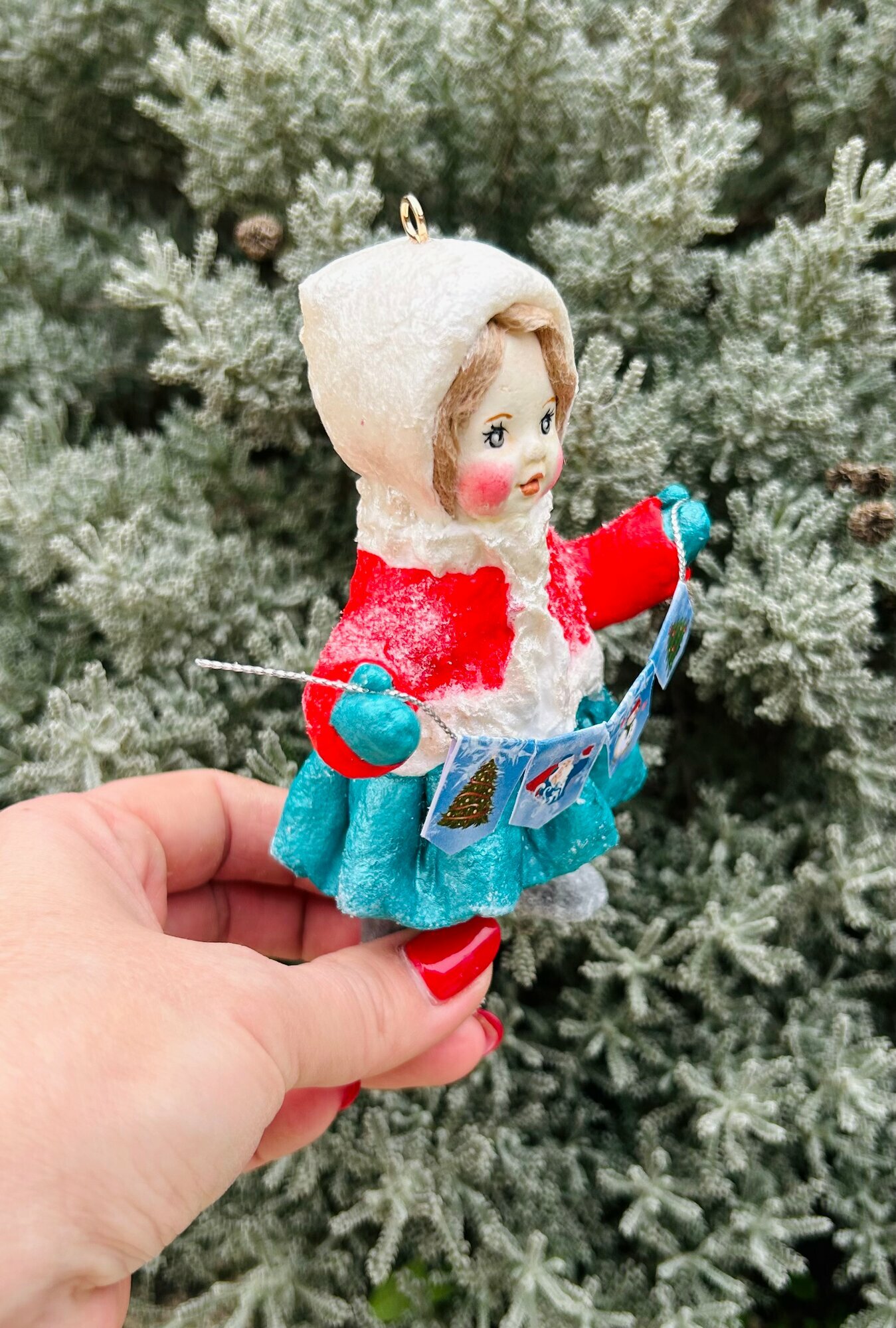 Ватная елочная игрушка- девочка с флажками