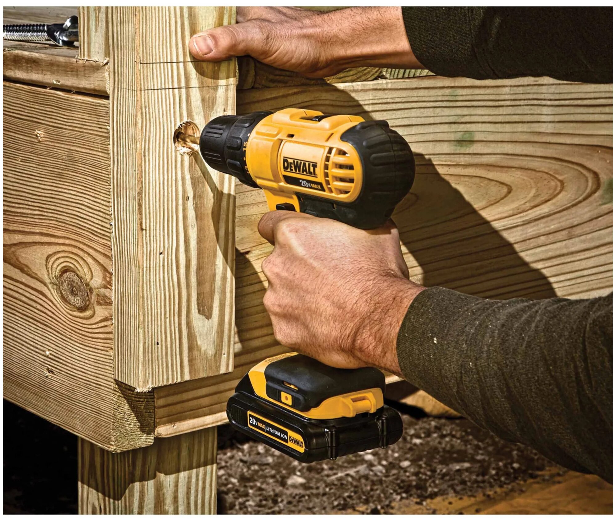 Дрель-шуруповерт аккумуляторная DEWALT DCD771S2 - фотография № 5