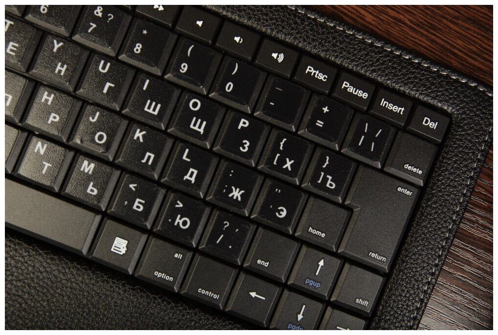 Клавиатура MyPads для Samsung Galaxy Tab E 9.6 SM-T560N/ T561N/ T565N съемная беспроводная Bluetooth в комплекте c кожаным чехлом и пластиковыми ...