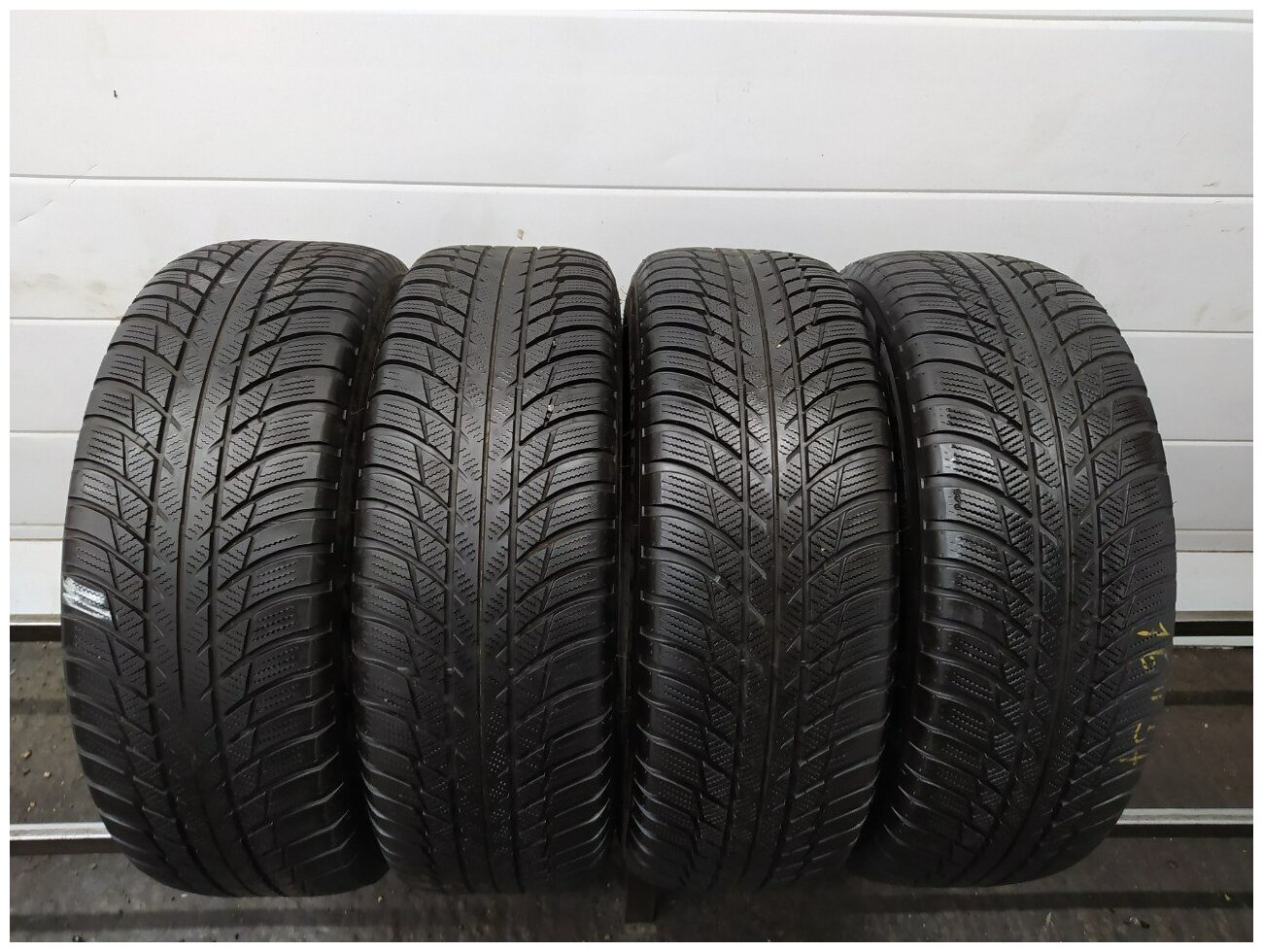 Bridgestone Blizzak LM001 205/60 R16 БУ Шины Зимние