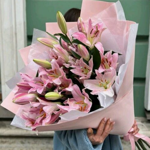 Изображение товара Лилия розовая букет гигант. 5 шт, живые цветы, ароматные лилии