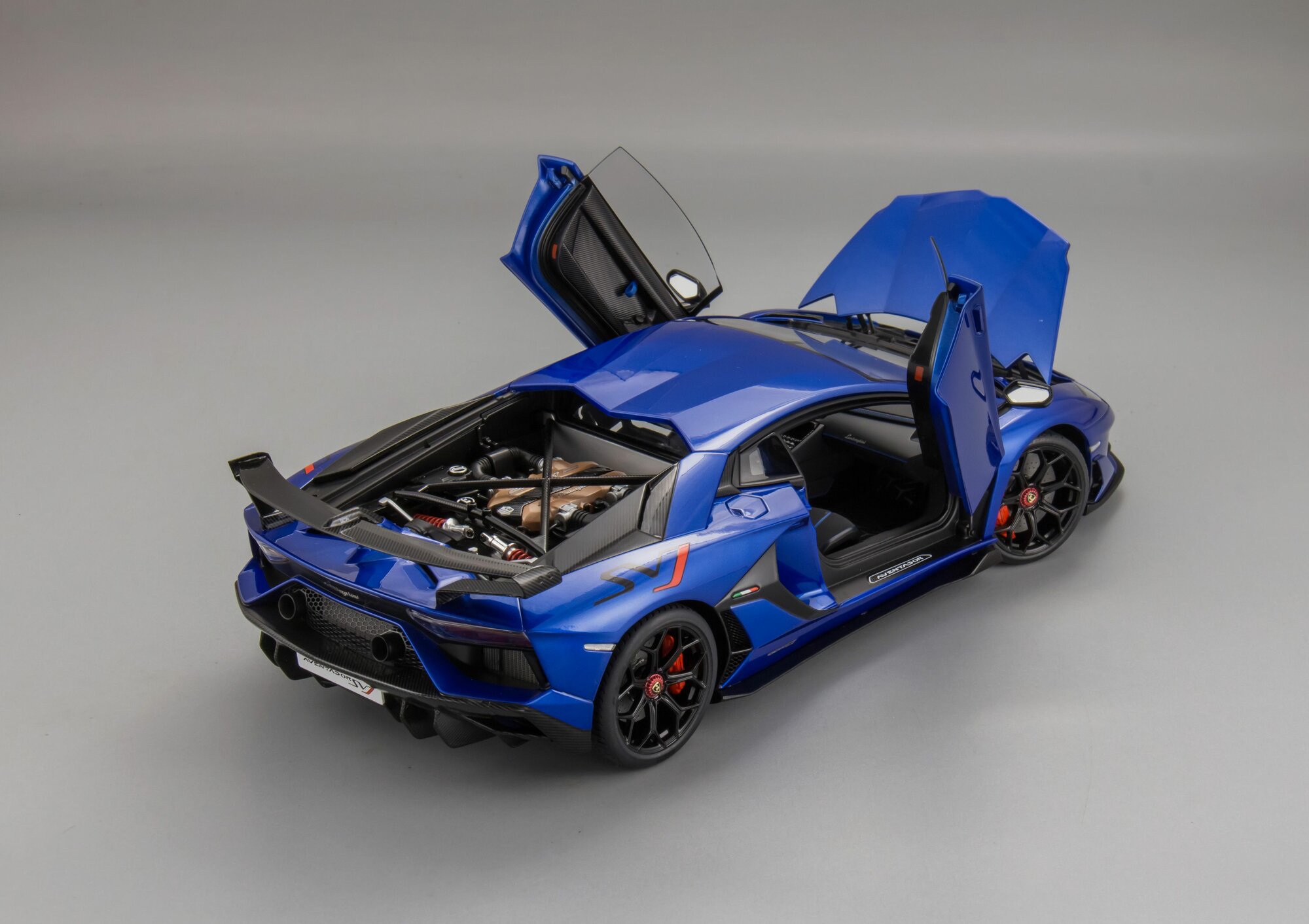 1:18 Lamborghini Aventador SVJ, Коллекционная масштабная модель от AUTOart — фото 1