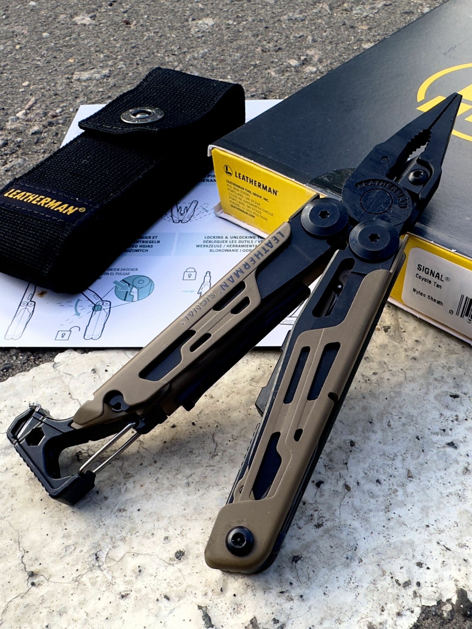 Мультитул Leatherman Signal Coyote Tan