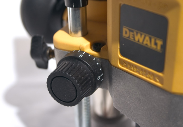 Фрезер DEWALT DW621 - фотография № 10