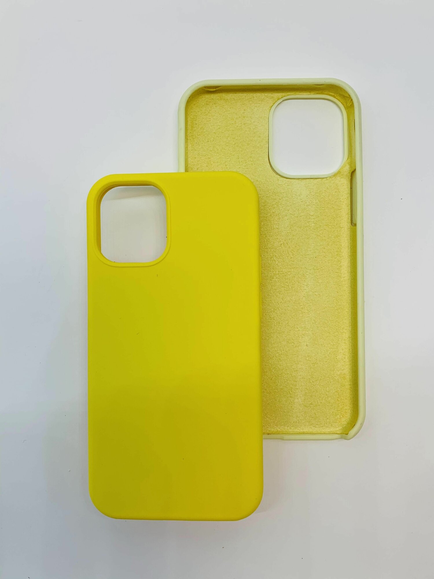 фото Чехол для айфон iPhone 12 Iphone 12 Pro силиконовый Жёлтый №17