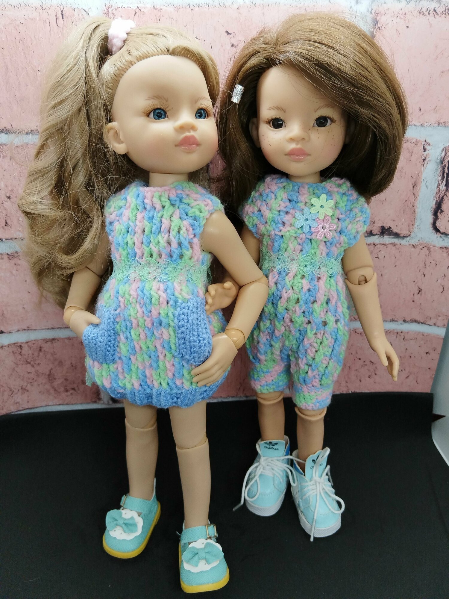 Набор одежды для двух кукол 32-34см