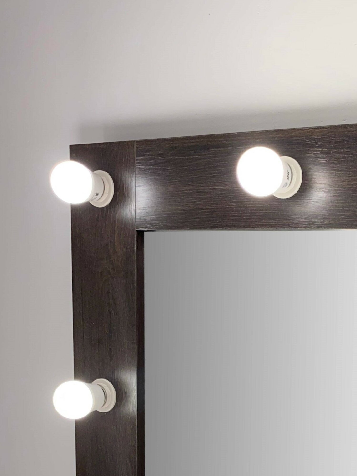 Гримерное зеркало BeautyUp 60/60 с комплектом лампочек цвет "Венге" - фотография № 4