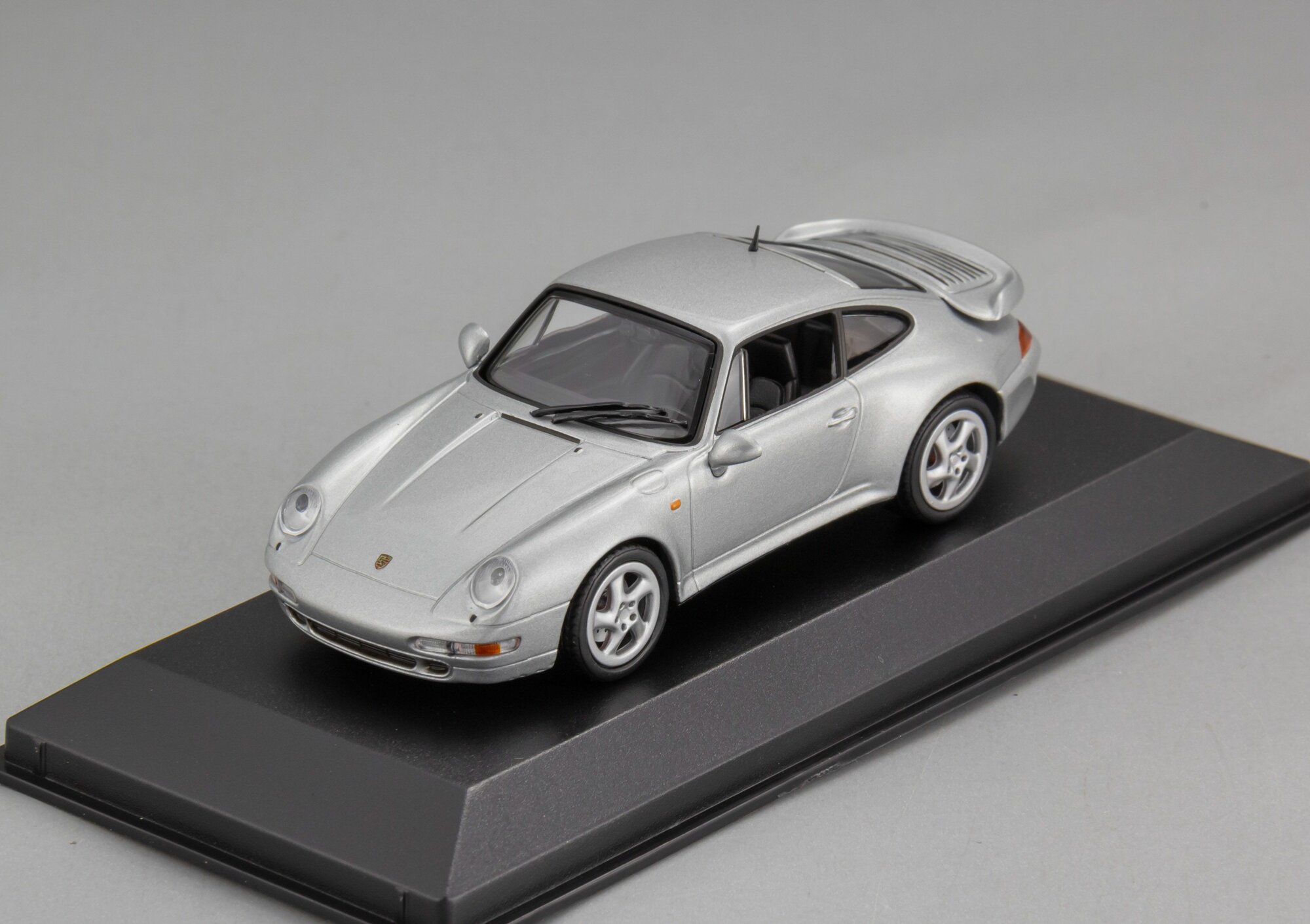 Коллекционная масштабная модель 1:43 Porsche 911 Turbo (993) – 1995 от Maxichamps
