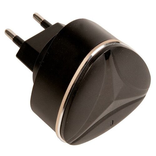 Сетевое зарядное устройство Qumann QTC-03 Type-C+2USB (AUTO-ID 3,1A;15,5W) черный