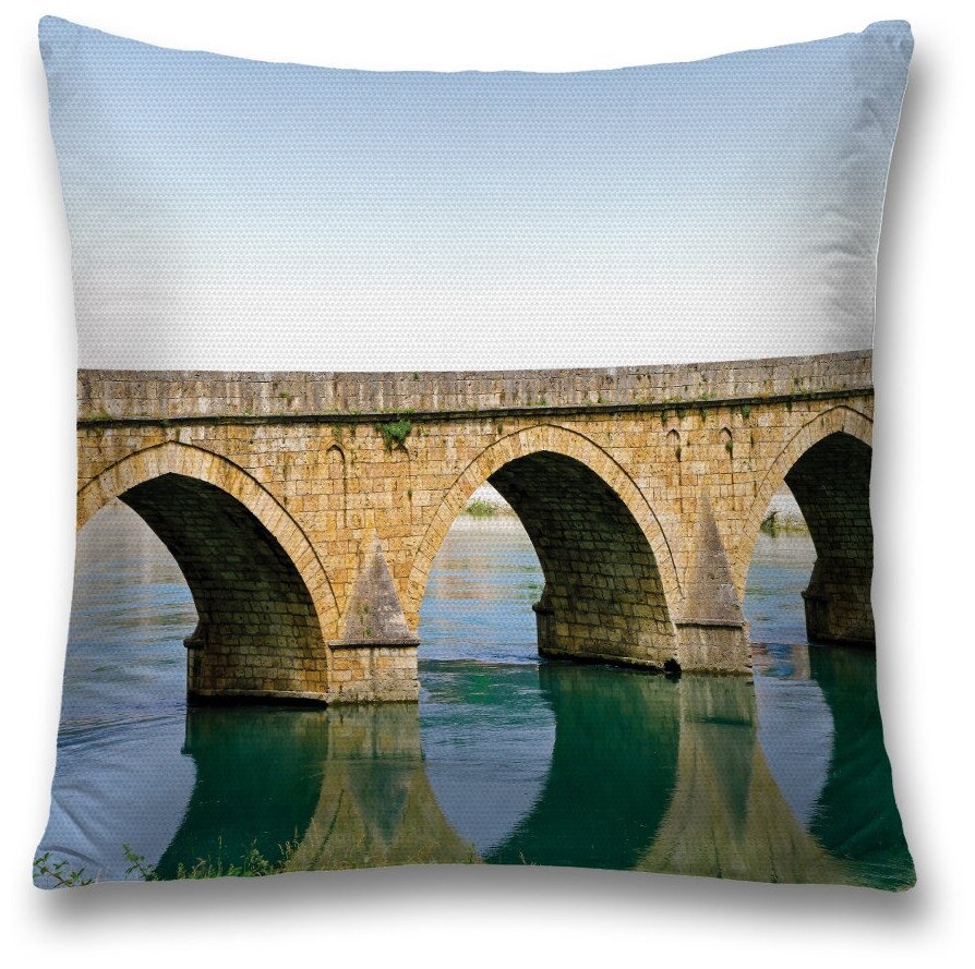 Наволочка декоративная на молнии, чехол на подушку JoyArty "Мост с отражением" 45х45 см