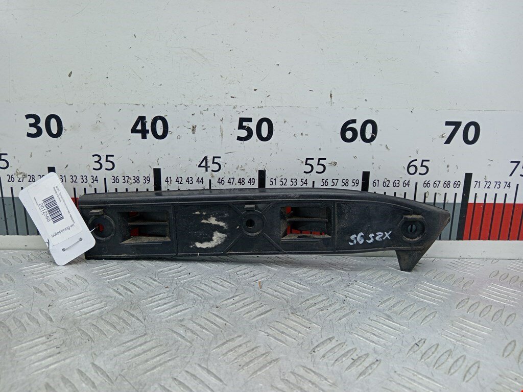 Кронштейн (крепление) переднего бампера правый Volkswagen Golf 4 1J0807184A арт. 2012560