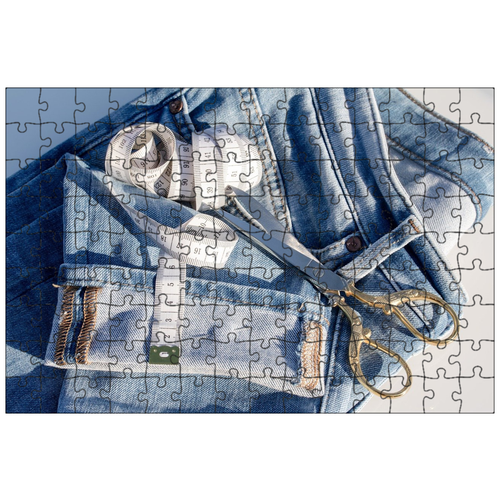 фото Магнитный пазл 27x18см."джинсы, рулетка, ткань ножницы" на холодильник lotsprints