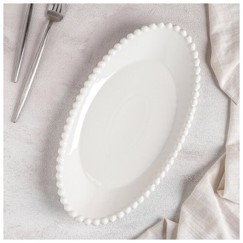 Блюдо керамическое «Классика», 32×17×6 см, цвет белый (1шт.)