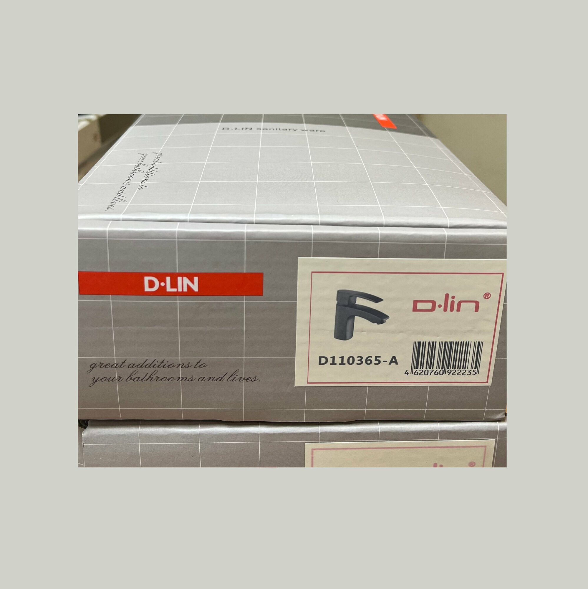Смеситель для раковины, умывальника D-LIN D110365-A, монолитный излив с аэратором, на гайке, черный, материал: латунь. - фотография № 9