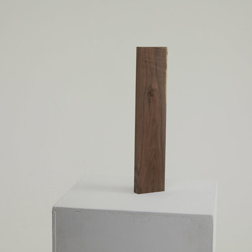 Брусок Американский орех 450х95х28 мм Lamella-010 для рукоделия хобби поделок рукояти ножа ложек скульптур и фигурок 2387₽