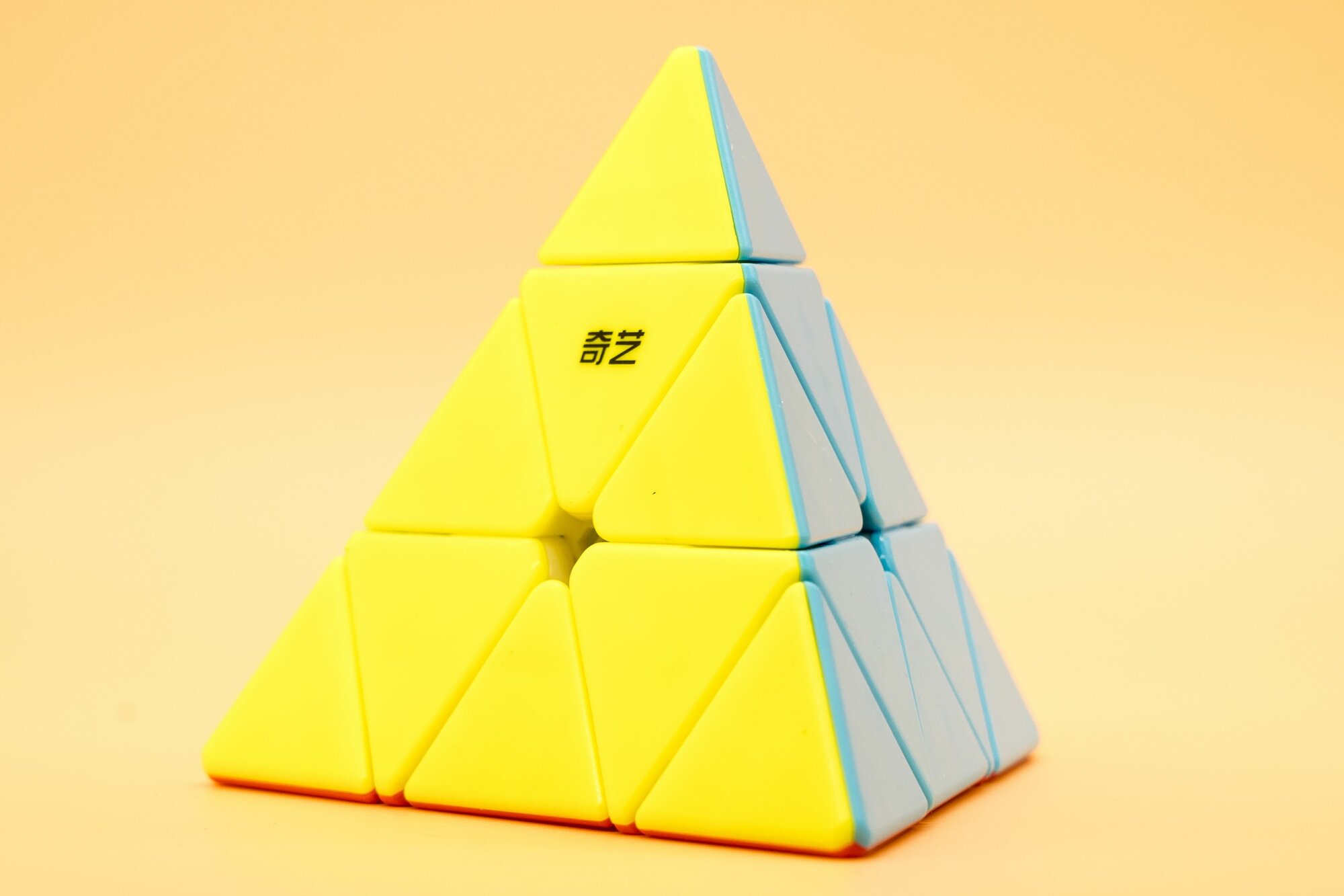 Головоломка Пирамидка Рубика QiYi MoFangGe Pyraminx QiMing v2 / Головоломка для подарка / Цветной пластик