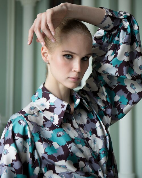 Блуза  TOPAZA PELLA, нарядный стиль, свободный силуэт, длинный рукав, манжеты, размер 50, мультиколор