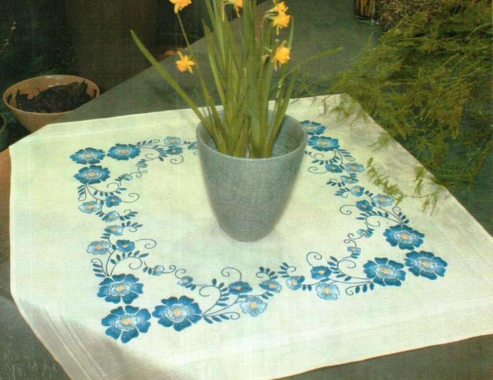 Скатерть "Голубые цветы" #7047 Duftin Набор для вышивания 80 x 80 см Гладь