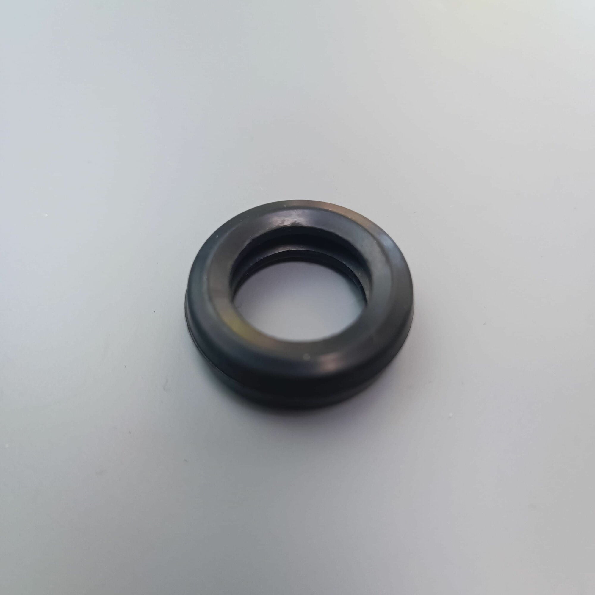 фото Уплотнительное кольцо теплообменника ГВС для котлов BOSCH Buderus (Большое) 87167710030 - 1 шт.