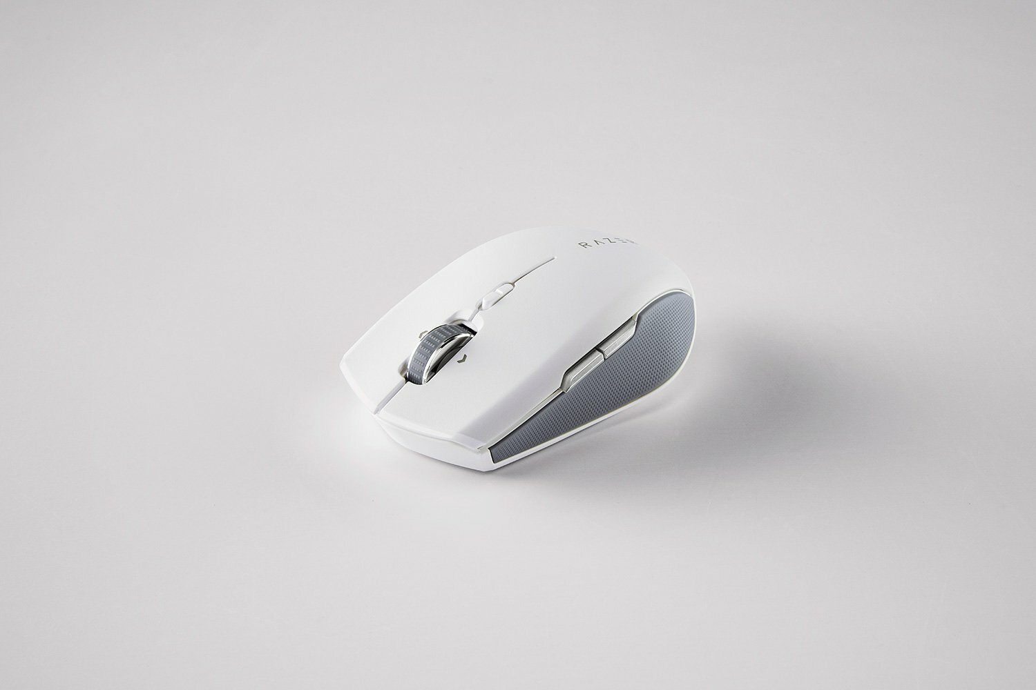 Мышь игровая беспроводная Razer Pro Click Mini (RZ01-03990100-R3G1) white