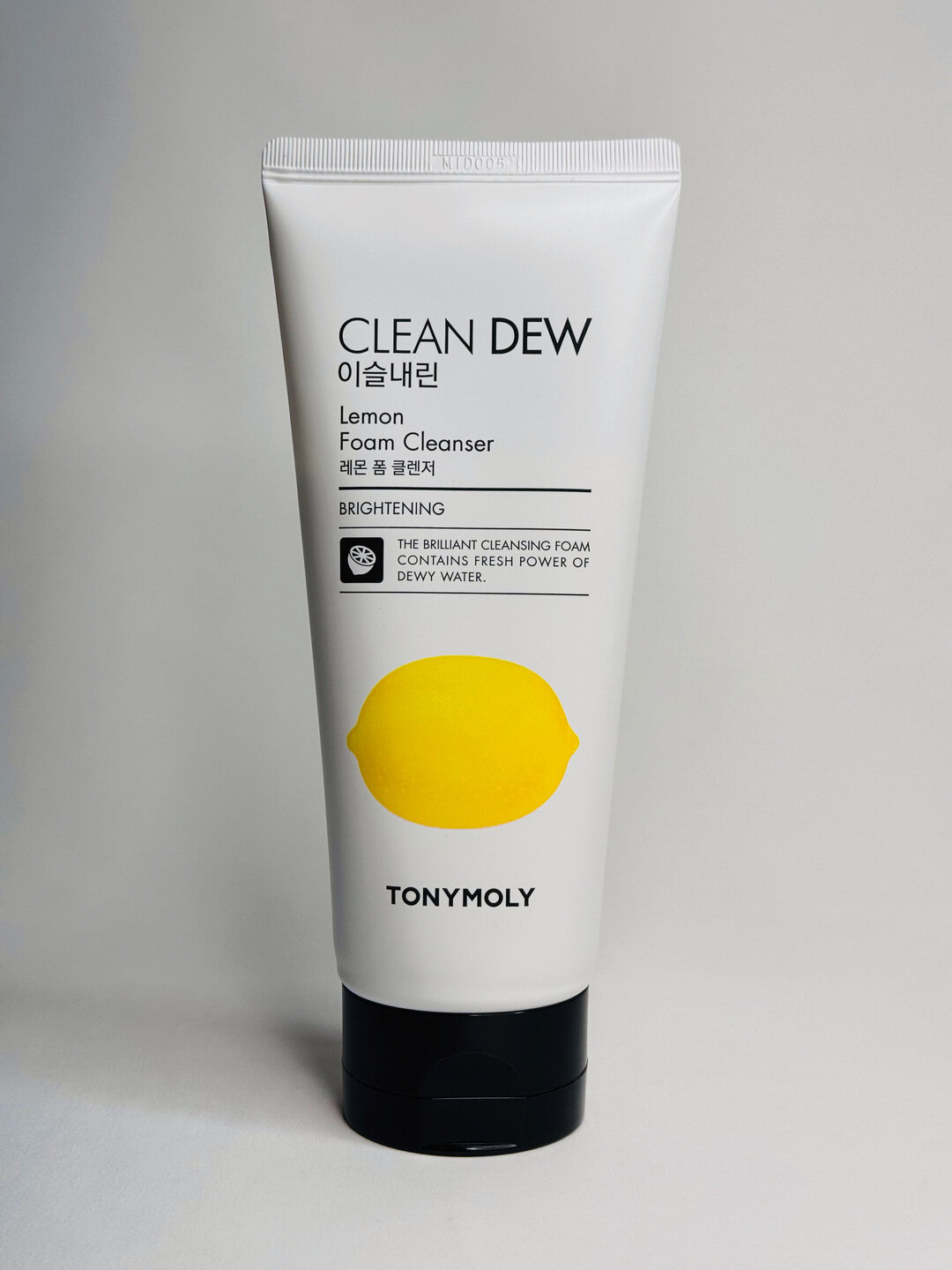 TonyMoly Clean Dew пенка для умывания очищает макияж и осветляет кожу