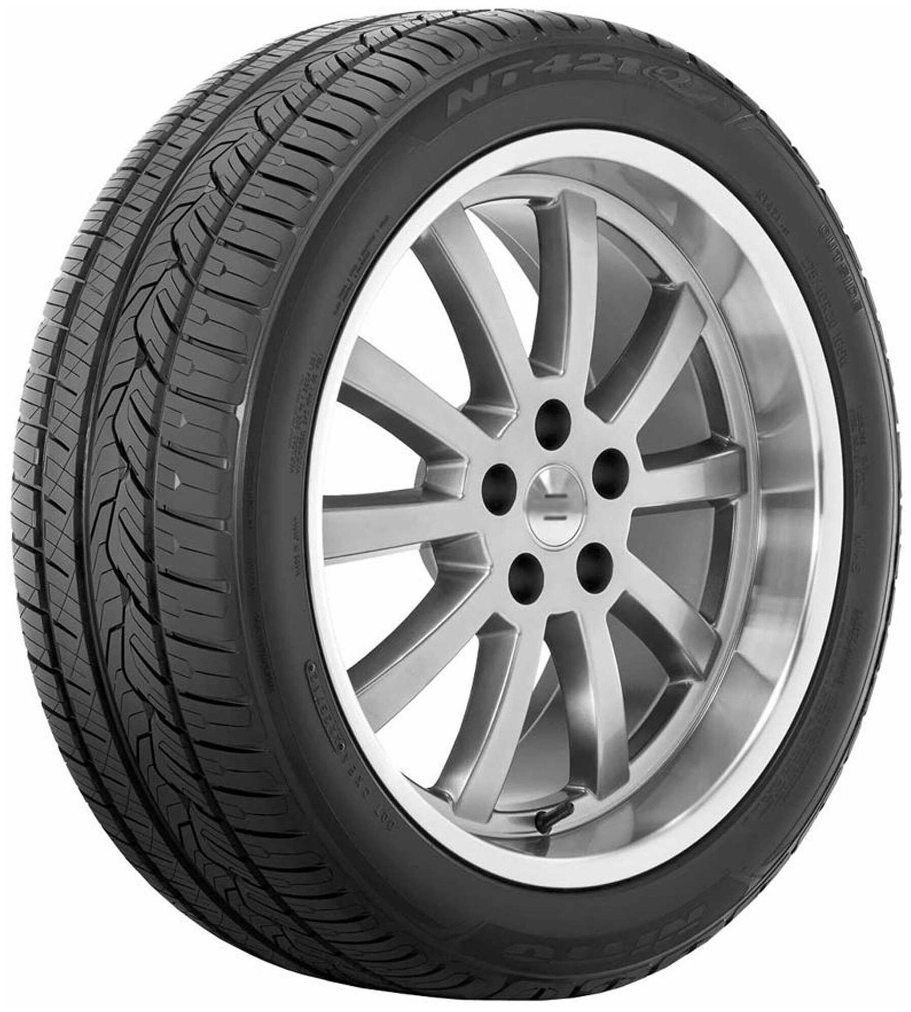 Nitto NT421Q 215/60 R17 96V летняя