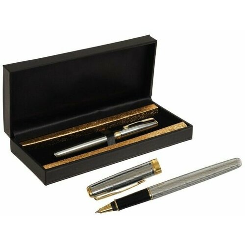 Ручка подарочная шариковая в кожзам футляре ПБ S корпус серебро с золотом 990₽
