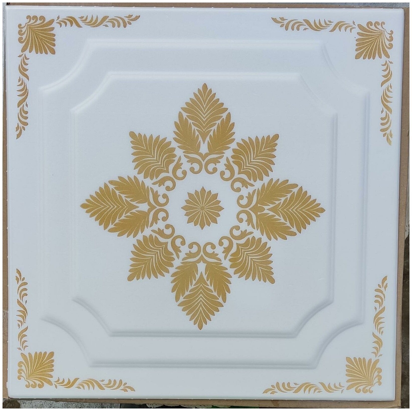 Плитка потолочная экструдированная с золотым рисунком из полистирола - фотография № 6