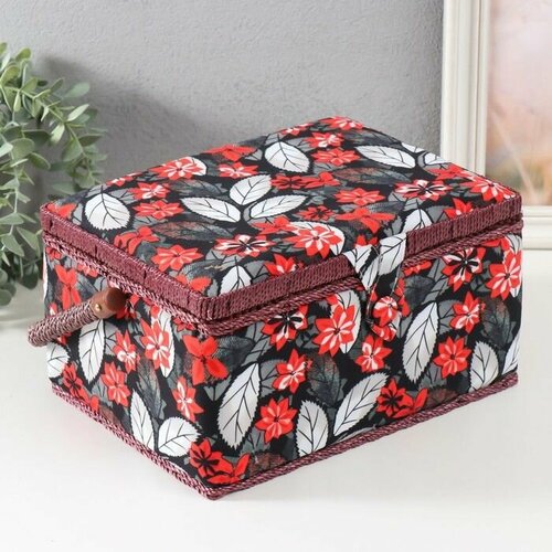Шкатулка для рукоделия Пуансеттия на чёрном 19х26х145 см 3814₽