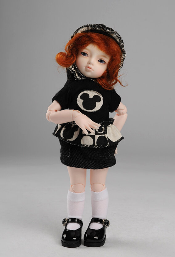 Футболка Dollmore Jusle T (Джасл с капюшоном черная для кукол Доллмор 26 см)