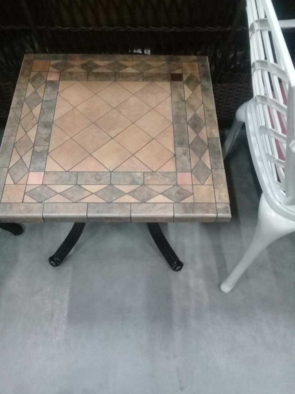 Изображение Стол OPALIA 55x55x51 - квадратный стол из литого алюминия, керамика опалия