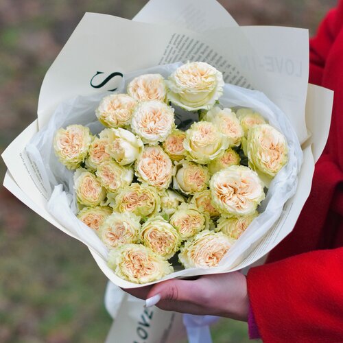 Изображение товара Букет из супер стойки кустовых пионов днях роз «Ваниль», милый и нежный подарок, комплимент девушке
