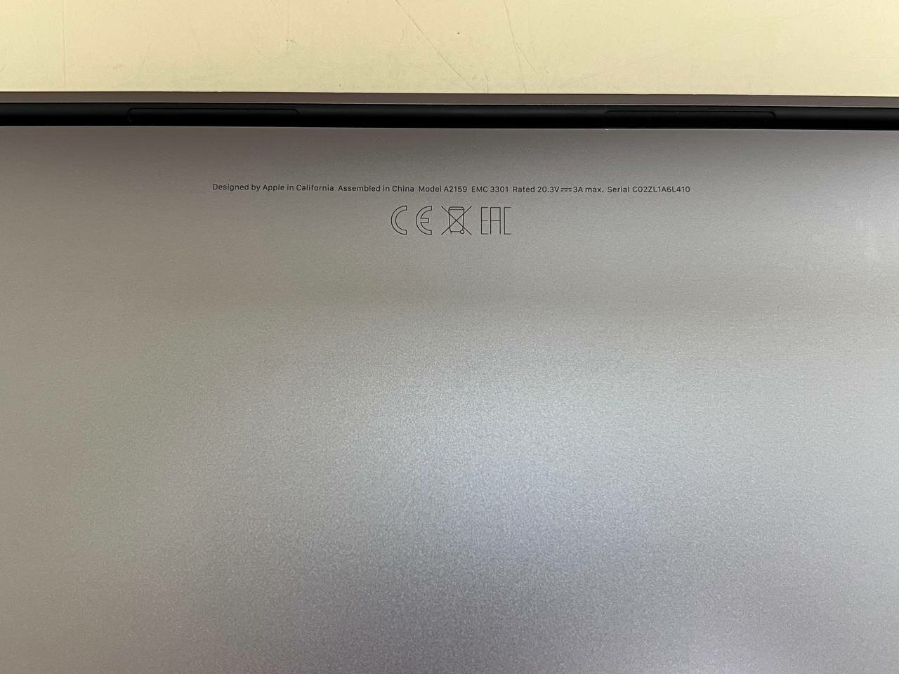 Ноутбук Apple Macbook Pro 13 2019 Retina Touch Bar A2159 i5 1.4Ггц x 4 ядра / Оперативная память RAM 8ГБ / Объем накопителя SSD 256ГБ / Space Gray — фото 1