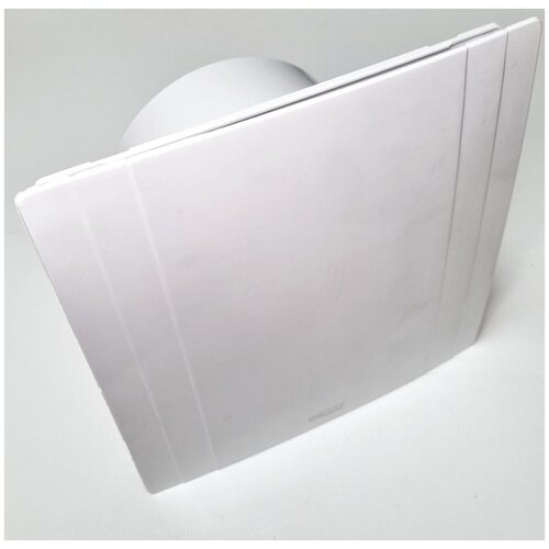 Бытовой вытяжной вентилятор с декоративной лицевой панелью D150 белый