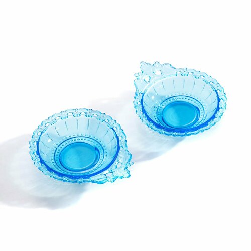 Набор из 2 розеток голубого цвета с ажурным ободком, купоросное стекло