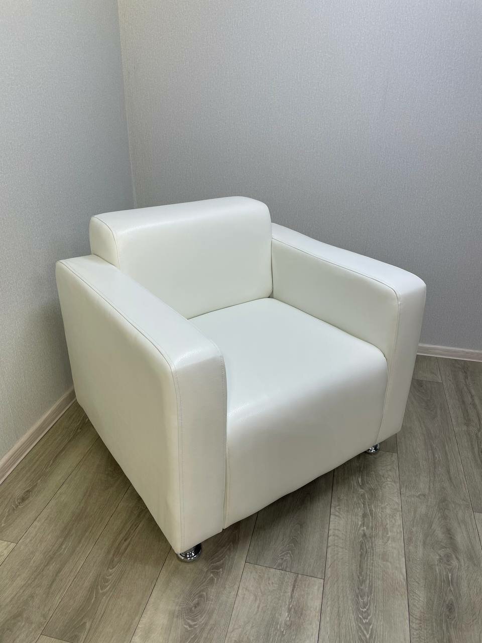 Кресло офисное Сити 80 Белое