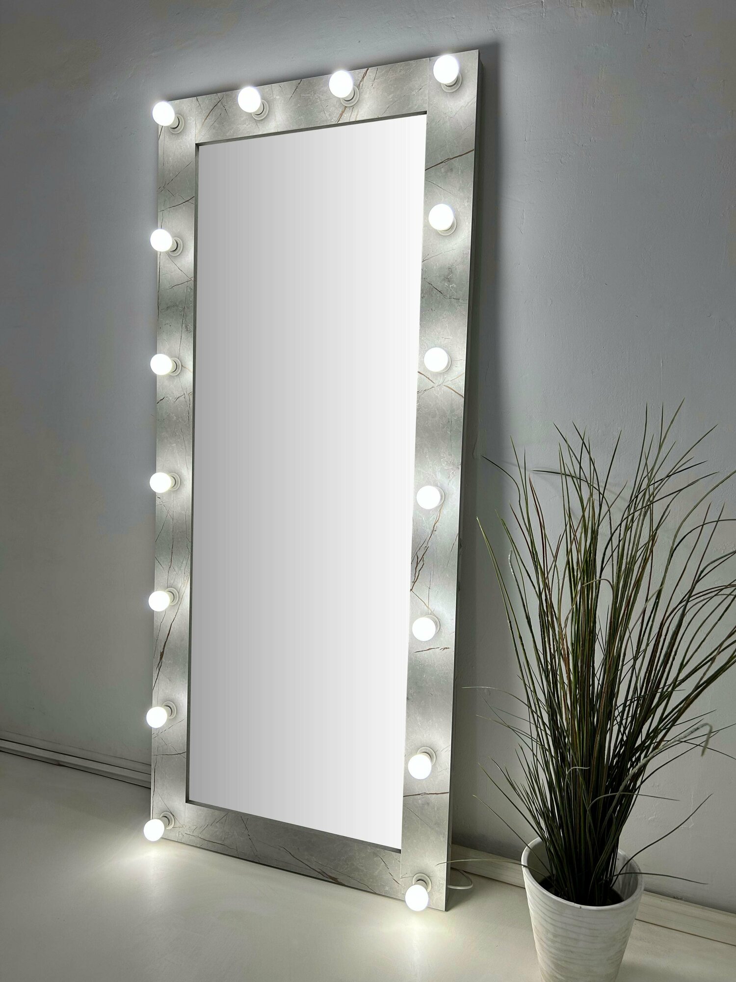 Гримерное зеркало с лампочками BeautyUp 175/75 цвет "Герион" - фотография № 1