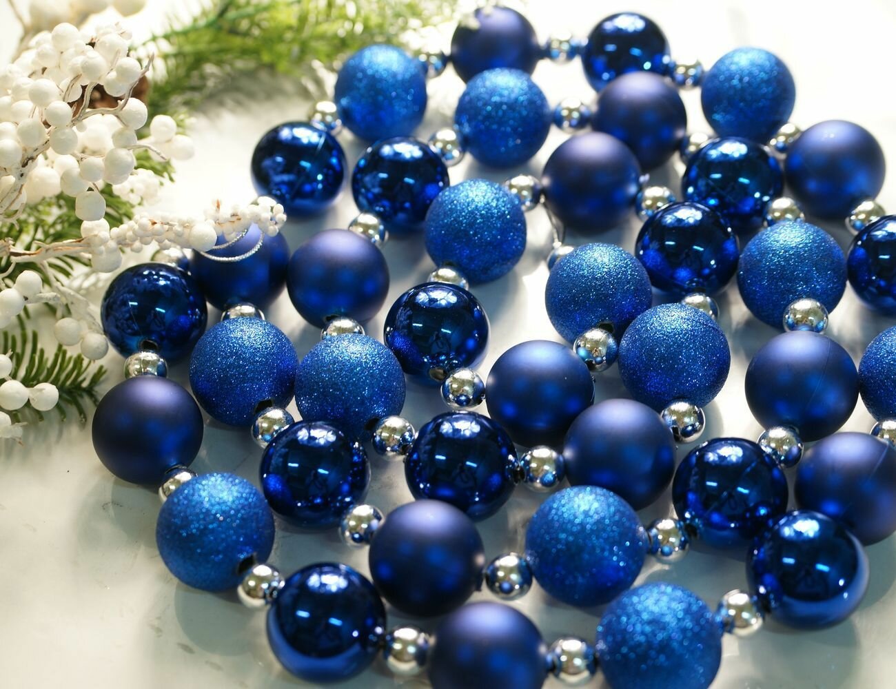 Бусы на ёлку новогоднее ожерелье, пластик, голубые, 2-4 см, 208 см, Winter Deco 3081138