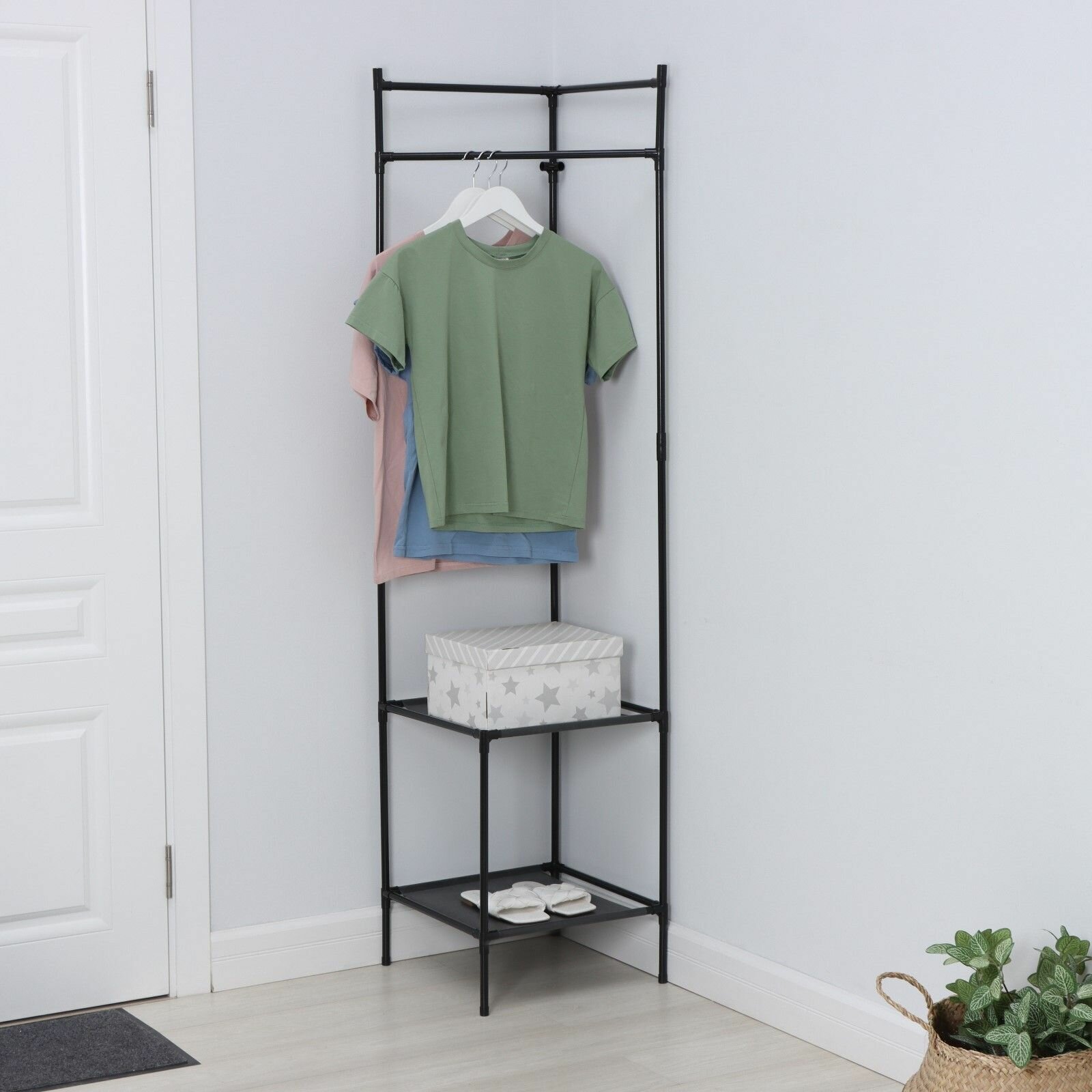 фото Черная угловая напольная вешалка для одежды LaDоm с 2 полками (45х60х180 см) (Цвет: не задано)