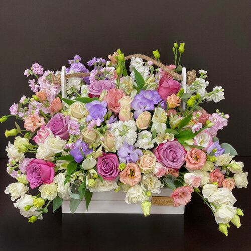 Изображение товара Композиция Букет Маркет "От всего сердца", в деревянном ящике, высота 40см