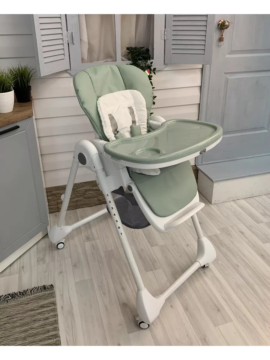 Стульчик для кормления ребенка Bella Baby складной фисташковый на колесах с чехлом из экокожи