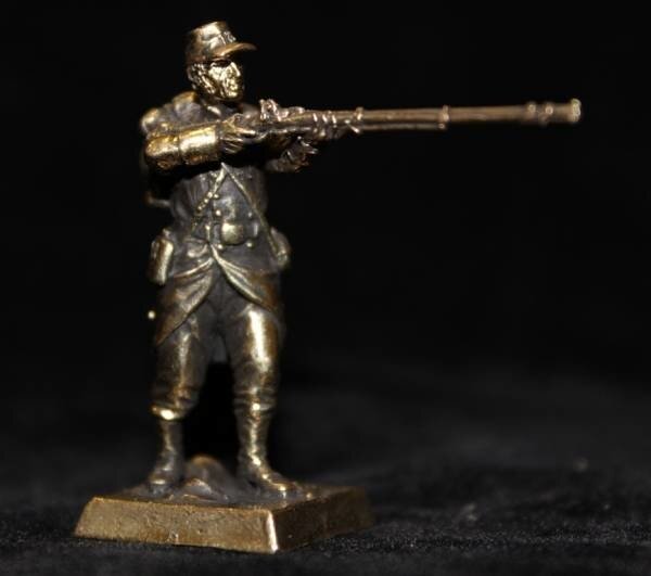 Бронзовая статуэтка Рядовой 18-го полка линейной пехоты (серия Французская пехота 1853-1856 гг.)