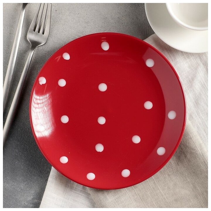 Тарелка керамическая десертная Доляна «Красный горох», d=19 см, цвет красный