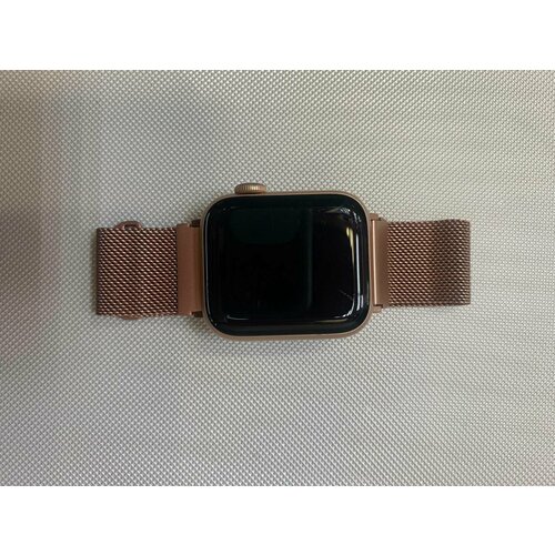 Умные часы Apple Watch SE 40 мм Aluminium Case GPS золотистыйсияющая звезда 3220400₽
