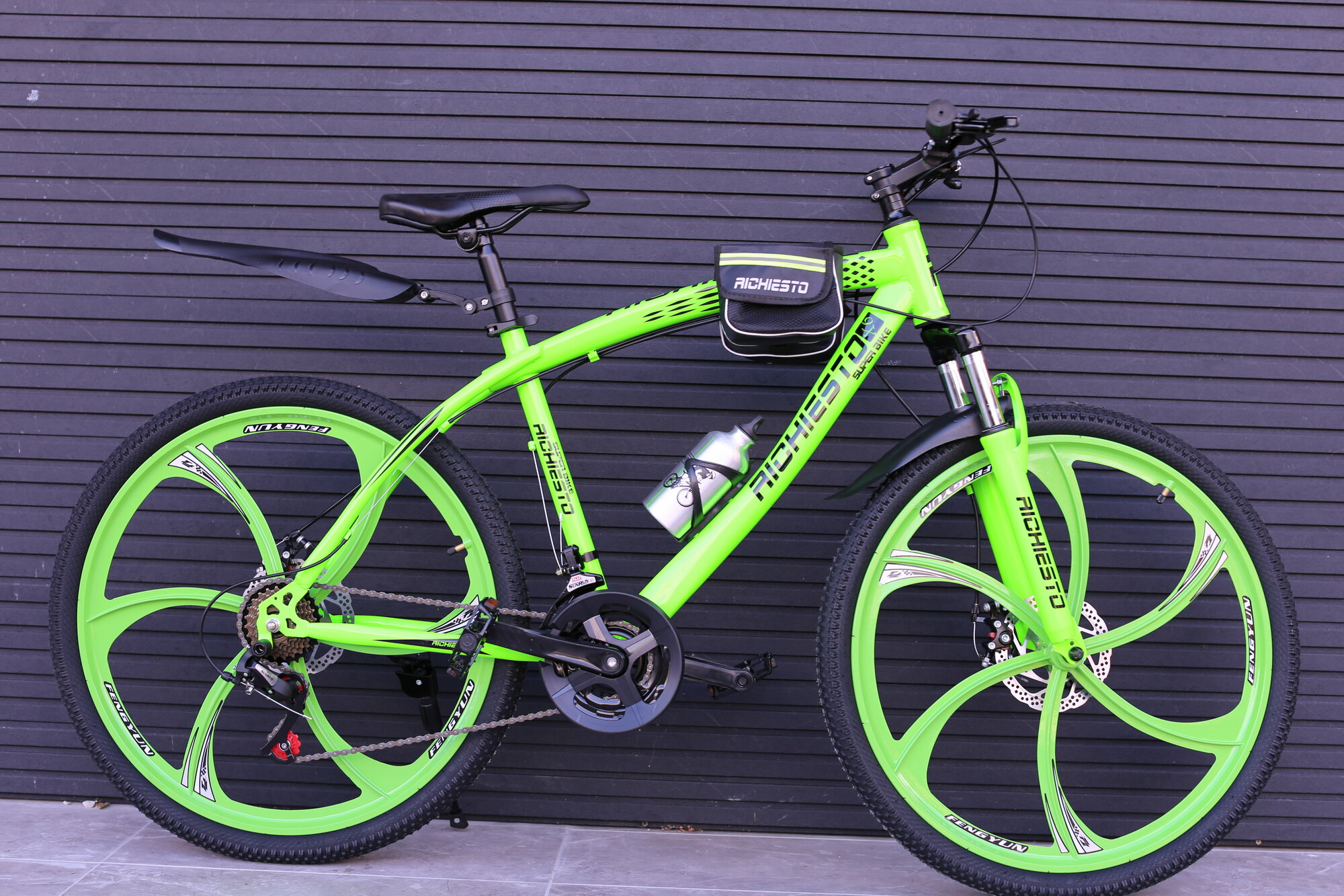 Велосипед Richiesto 26 колёса Рама 19" дюймов модель 2023 Взрослый Подростковый Спортивный На литых дисках, неоновый