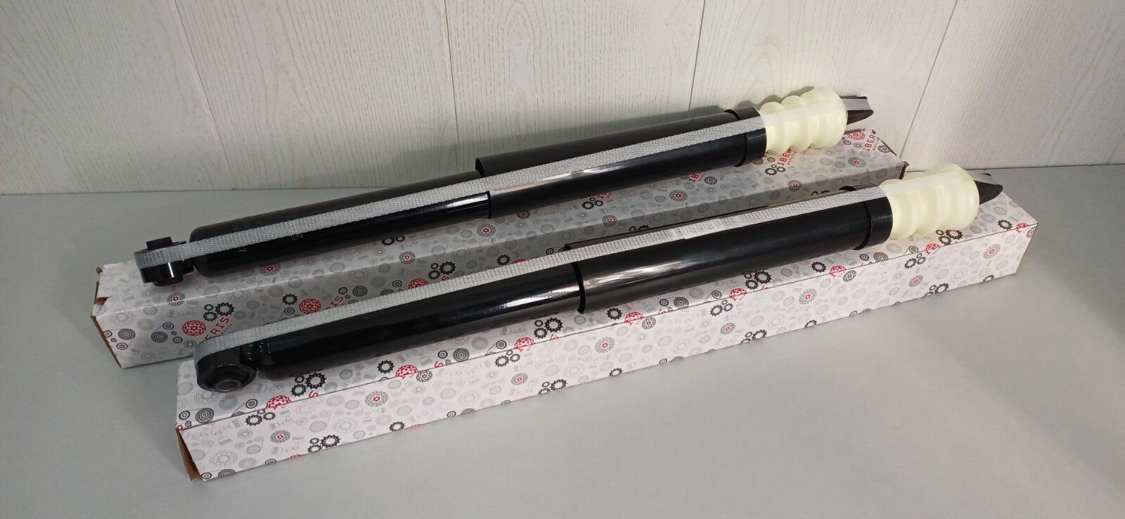 Амортизаторы задние с пыльниками и отбойниками Форд Фокус 2 Ford Focus 2 IBERIS комплект для замены