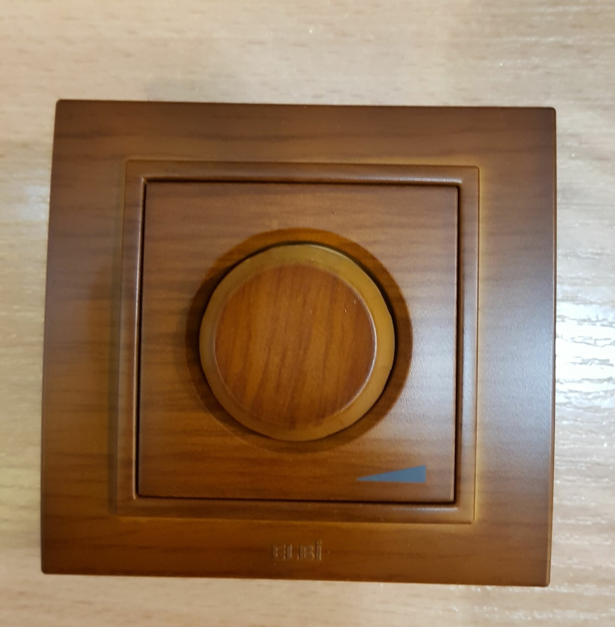 Светорегулятор диммер поворотный для ламп накаливания и галогенных ламп "El-Bi" серия Zena 800W, механизм, цвет вишня