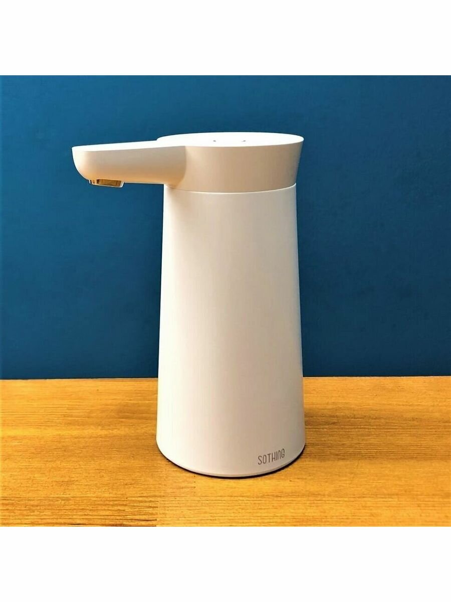 В 58 лет я наконец перестала бороться с пятилитровыми бутылками благодаря умной
помпе Xiaomi